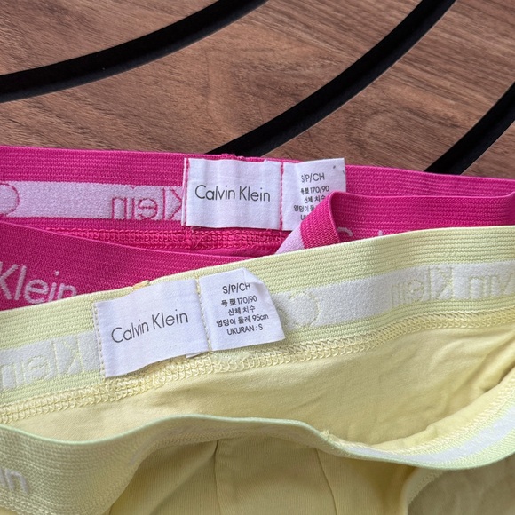 Calvin Klein - Picture 2 of 5